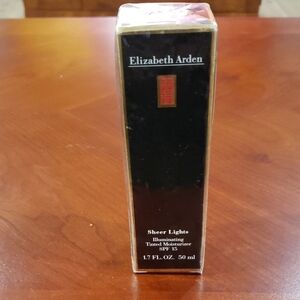 Elizabeth Arden Illuminating Tinted Moisturizer - Black